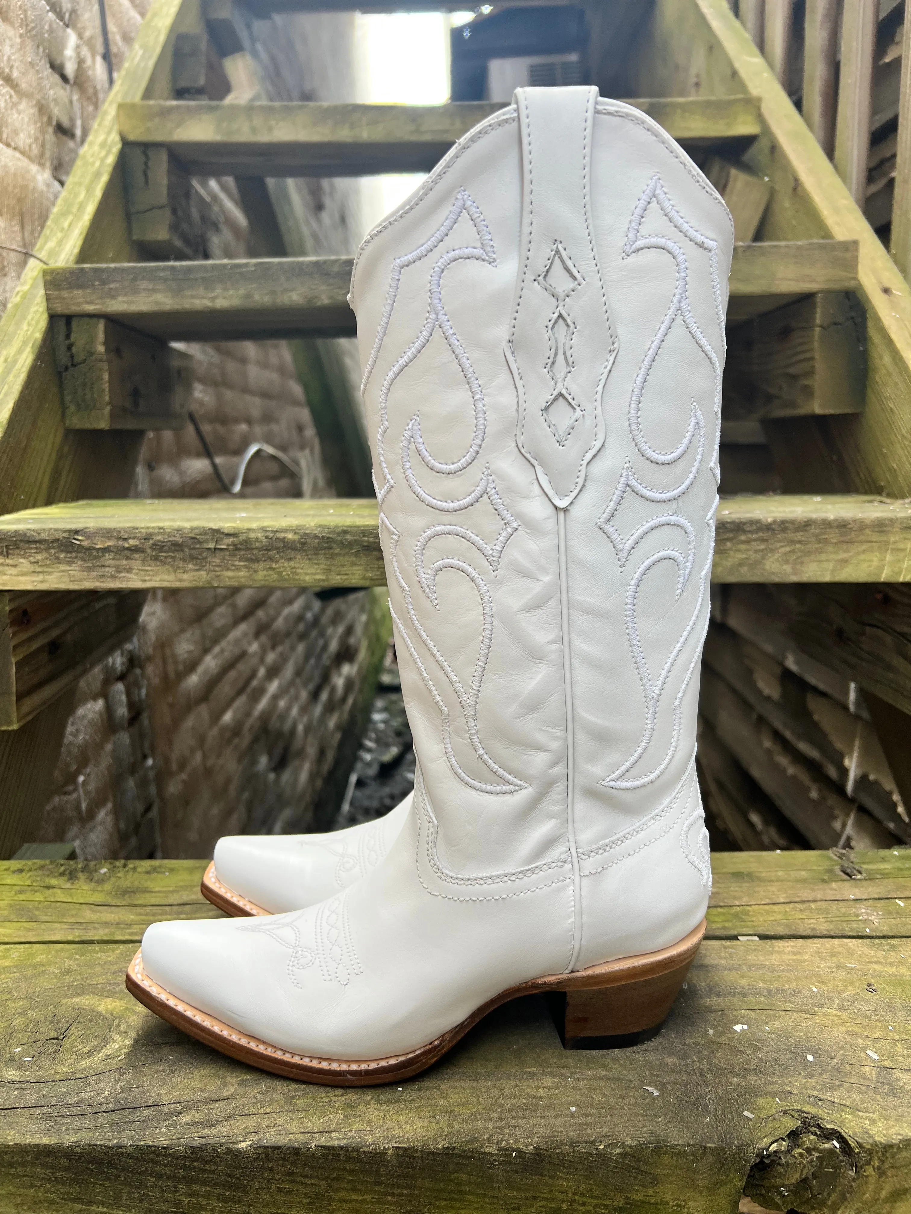 Corral Women's White Snip Toe Cowgirl Boots Z5046