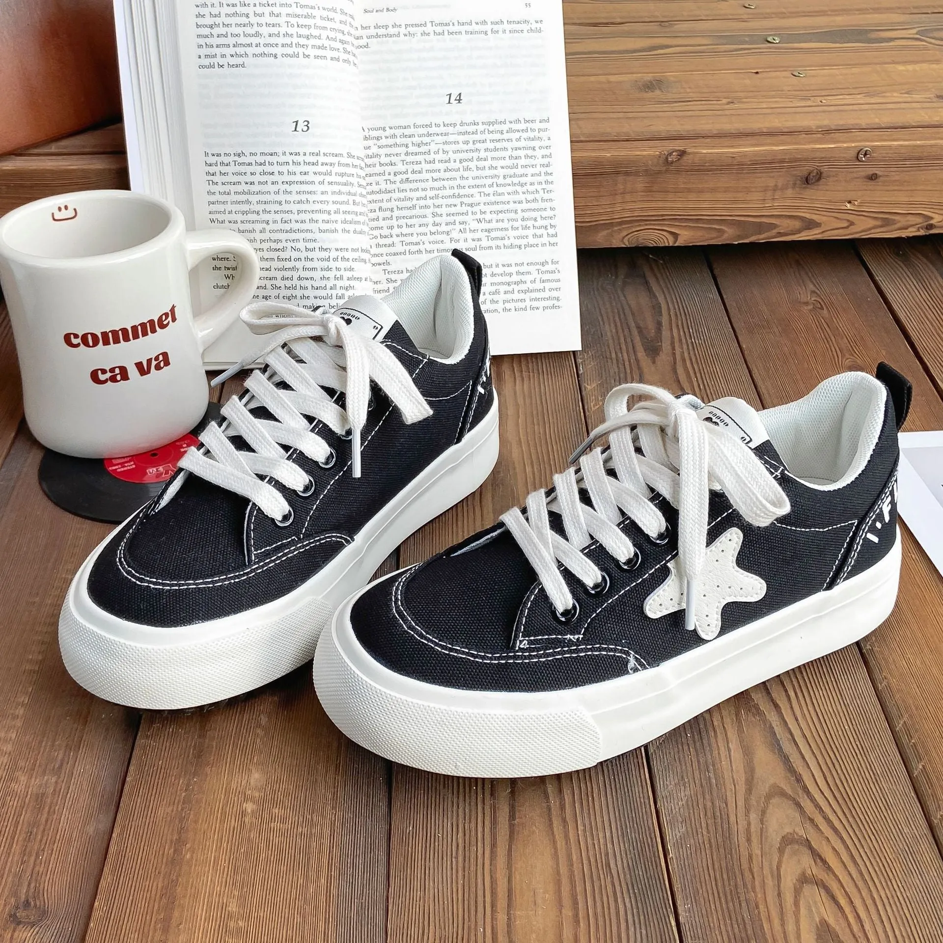 Stylish Casual Glamorous Women's Design Flat Canvas Shoes